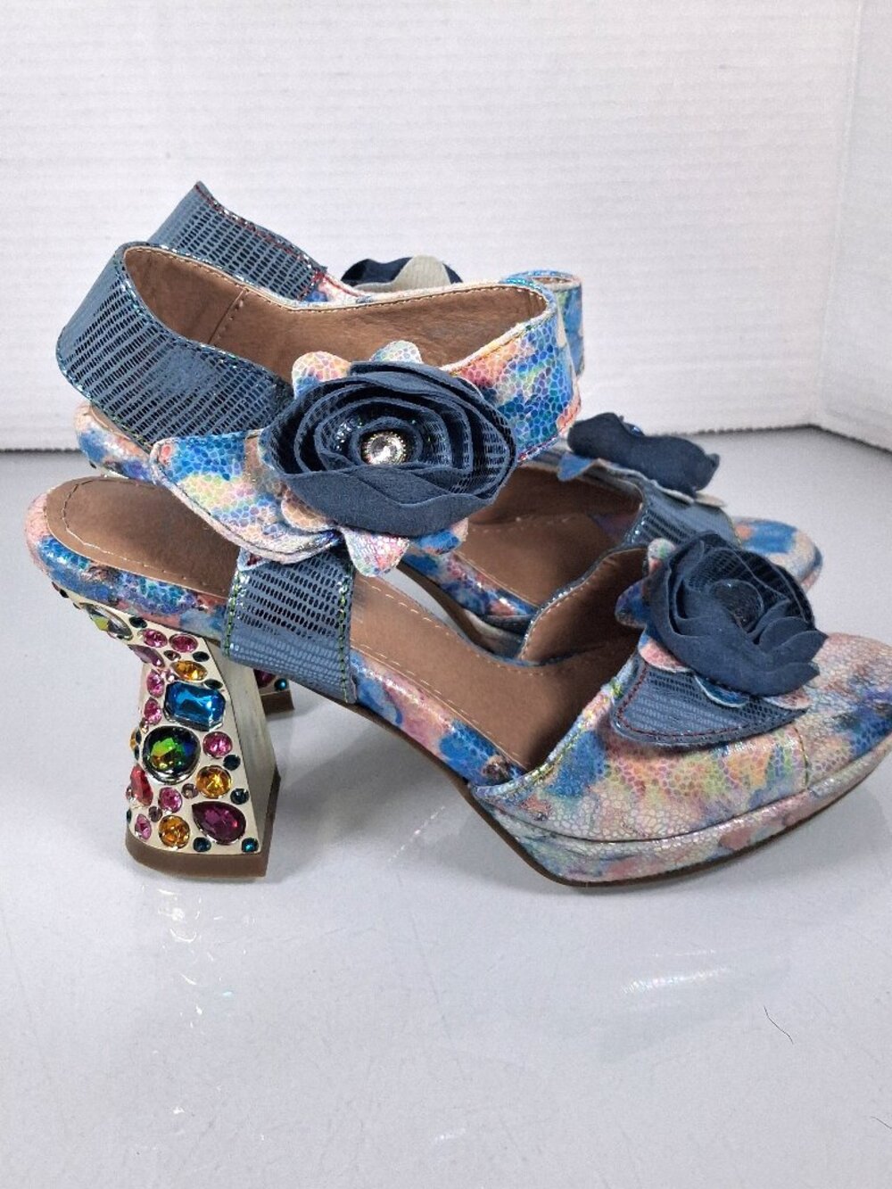 L'ARTISTE Smashing Blue Floral Sandal Multicolor Jeweled Block Heel US 8.5 Eu 39 - Picture 1 of 9